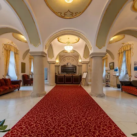 Gino Park Palace - Kastiel Orlove מלון Považská Bystrica