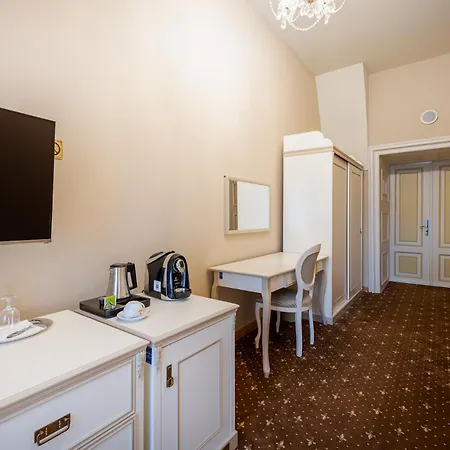 Gino Park Palace - Kastiel Orlove מלון Považská Bystrica