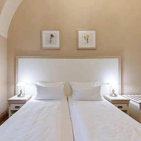 מלון Gino Park Palace - Kastiel Orlove Považská Bystrica