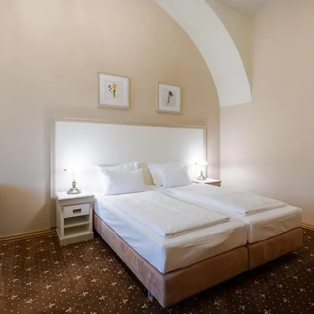 Gino Park Palace - Kastiel Orlove מלון