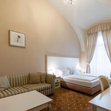 Gino Park Palace - Kastiel Orlove מלון 4*