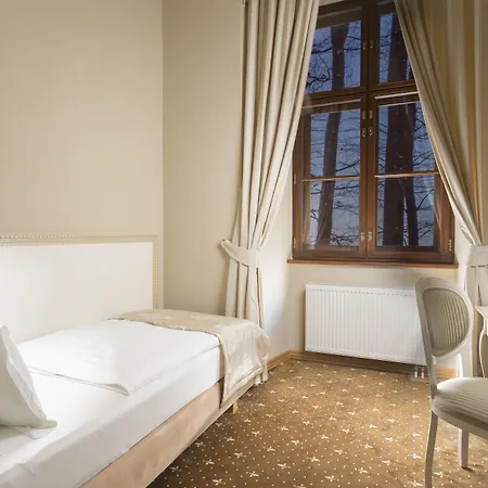 Gino Park Palace - Kastiel Orlove מלון Považská Bystrica