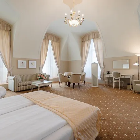 Gino Park Palace - Kastiel Orlove Hotel Povazska Bystrica