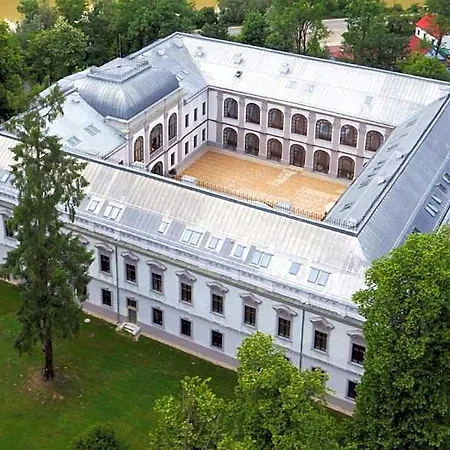 מלון Gino Park Palace - Kastiel Orlove Považská Bystrica