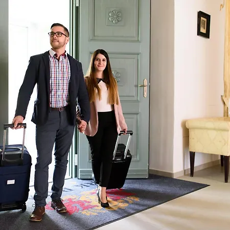 Gino Park Palace - Kastiel Orlove Отель 4*