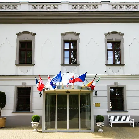 Gino Park Palace - Kastiel Orlove 4* Považská Bystrica